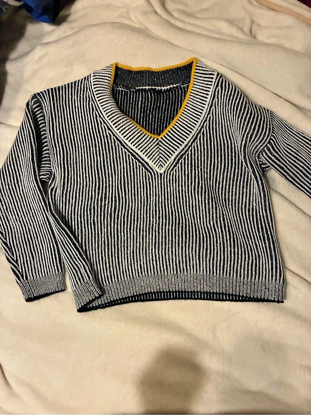 Striped V-Neck Sweater in Black & White Size Small
